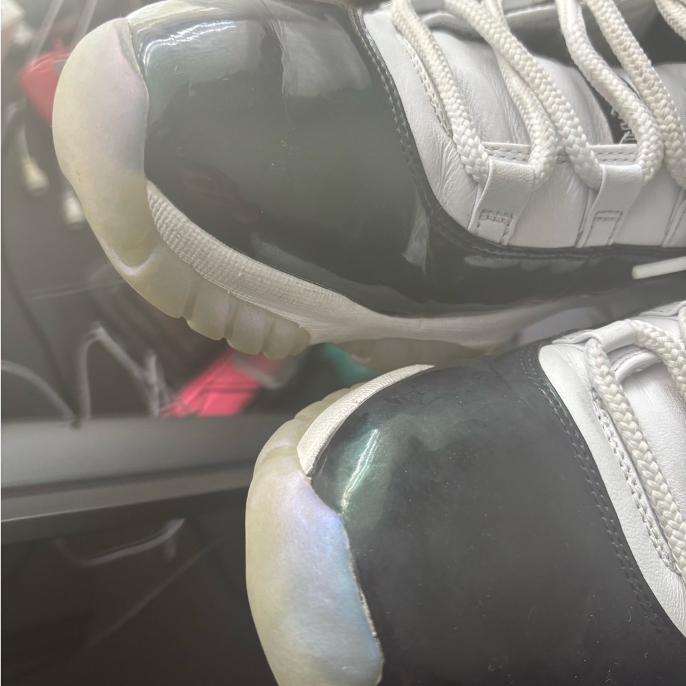 Jordan 11 Retro low Emerald